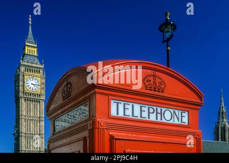 2000 HISTORISCHER KLASSISCHER KIOSK NR. 6, ROTE TELEFONZELLE, GROSSER BEN PARLIAMENT SQUARE, WESTMINSTER LONDON, ENGLAND, GROSSBRITANNIEN Stockfoto