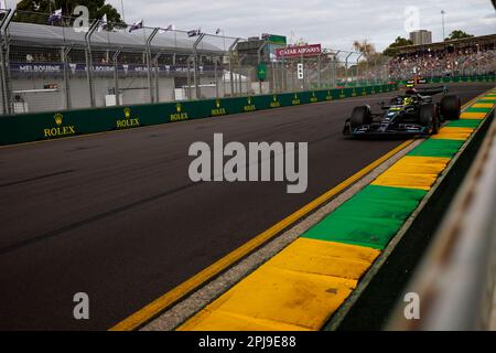 Melbourne, Australien. 01. April 2023. 1. April 2023: Melbourne Grand Prix Circuit, Melbourne, Victoria, Australien: Australian Formula 1 Grand Prix: Qualifizierung: Nr. 44 Mercedes AMG Petronas Fahrer Lewis Hamilton während der Qualifizierung für die australische Formel 1 Gutschrift: Action Plus Sports Images/Alamy Live News Stockfoto