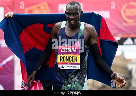 Prag, Tschechische Republik. 01. April 2023. Roncer Konga aus Kenia gewann am 1. April 2023 in Prag den Prager Halbmarathon 2023. Kredit: Ondrej Deml/CTK Photo/Alamy Live News Stockfoto