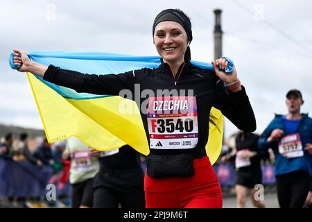 Prag, Tschechische Republik. 01. April 2023. Läufer treten beim Prager Halbmarathon 2023-Rennen am 1. April 2023 in Prag, Tschechische Republik, gegeneinander an. Kredit: Ondrej Deml/CTK Photo/Alamy Live News Stockfoto