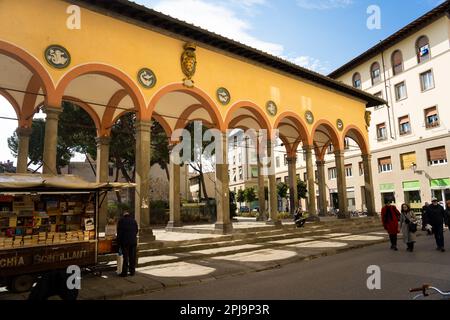 Loggia del Pesce, eine Rekonstruktion von Vasaris Loggia aus dem Jahr 1950er für die Fischhändler, die von Cosimo I aus der Ponte Vecchio verlegt wurden Stockfoto