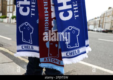 London, Großbritannien. 01. April 2023. 1. April 2023; Stamford Bridge, Chelsea, London, England: Premier League Football, Chelsea gegen Aston Villa; Chelsea gegen Aston Villa Schals vor Stamford Bridge ausgestellt Credit: Action Plus Sports Images/Alamy Live News Stockfoto