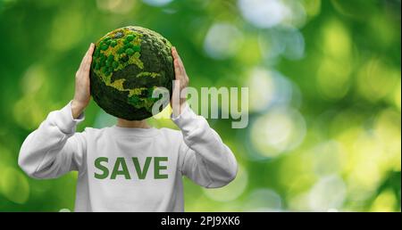 Die Frau hält einen grünen Planeten Erde anstelle des Kopfes. TEXTSPEICHERUNG auf einem Pullover. Hochwertiges Foto Stockfoto