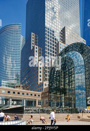 Das Atrium des Brookfield Place, Winter Garden, ist ein Pavillon mit Glasgewölbe, der die plaza rund um die North Cove Marina in Battery Park City dominiert. Stockfoto