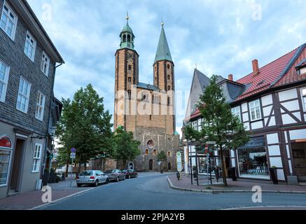 Pfarrkirche - evangelische Lutherische Kirche aus dem 11. Jahrhundert von St. Cosmas und Damian auf dem Marktplatz im UNESCO-Weltkulturerbe Goslar. Stockfoto