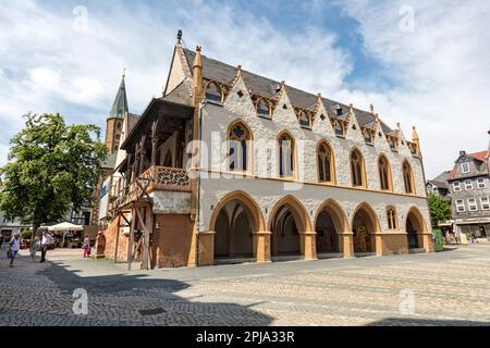 Rathaus im gotischen Stil ein Rathaus aus aus dem 16. Jahrhundert am Markplatz der mittelalterliche Marktplatz in der Altstadt, die zum UNESCO-Weltkulturerbe gehört. Goslar. Stockfoto