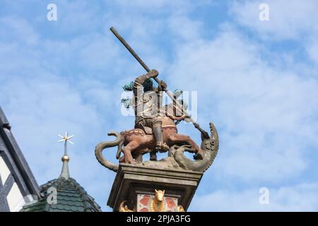 Top Dekoration Georgsbrunnen oder Herterichbrunnen Brunnen auf Marktplatz, Altstadt, Altstadt, Rothenburg. Stockfoto