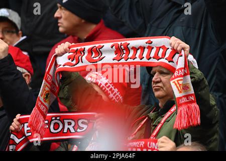 Berlin, Deutschland. 01. April 2023. Berlin, Deutschland. April 1. 2023: Ein FC Union Fan während des Spiels Bundesliga - 1. FC Union Berlin gegen VfB Stuttgart - an der Alten Foersterei. Berlin, Deutschland. (Ryan Sleiman /SPP) Guthaben: SPP Sport Press Photo. Alamy Live News Stockfoto