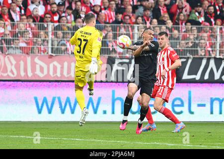 Berlin, Deutschland. 01. April 2023. Berlin, Deutschland. April 1. 2023: Juan Perea (11) des VfB Stuttgart-Handballs, dem während des Spiels Bundesliga ein Tor verwehrt wurde - 1. FC Union Berlin gegen VfB Stuttgart - an der Alten Foersterei. Berlin, Deutschland. (Ryan Sleiman /SPP) Guthaben: SPP Sport Press Photo. Alamy Live News Stockfoto