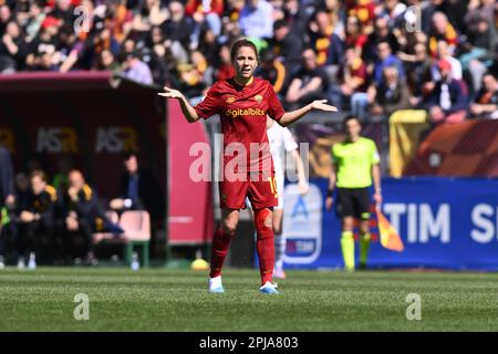 Rom, Italien. 01. April 2023. Manuela Giugliano von AS Roma Women während des 21. Tages der Serie A Meisterschaft Poule Scudetto zwischen A.S. Roma Women und A.C. Milan Women im stadio Tre Fontane am 1. April 2023 in Rom, Italien. Kredit: Live Media Publishing Group/Alamy Live News Stockfoto