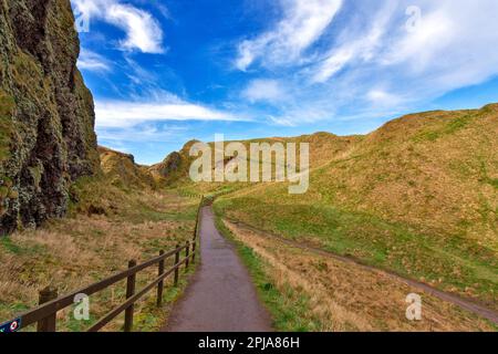 Dunnottar Castle Stonehaven Aberdeenshire Schottland der steile Pfad und die Stufen zum und vom Schloss Stockfoto