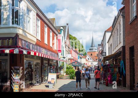 Aurich: Altstadt, Kirche Lambertikirche, Straße Burgstraße in Ostfriesland, Niedersachsen, Niedersachsen, Deutschland Stockfoto