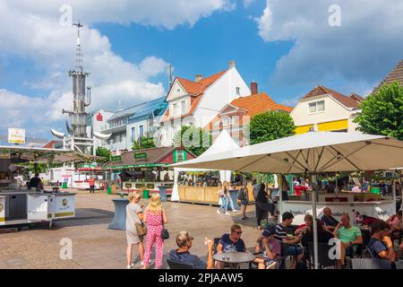 Aurich: Marktplatz, Sousturm, Imbissstände beim Stadtfestival in Ostfriesland, Niedersachsen, Niedersachsen, Deutschland Stockfoto