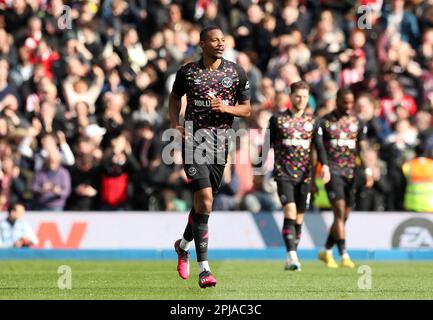 Ethan Pinnock aus Brentford feiert das dritte Tor seiner Mannschaft während des Premier League-Spiels im AMEX Stadium, Brighton. Foto: Samstag, 1. April 2023. Stockfoto