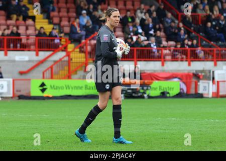 Crawley, Großbritannien. 01. April 2023. Broadfield Stadium, Crawley, Großbritannien, 01. April 2023 Torhüterin Lydia Williams (25, Brighton & Hove Albion) war während eines WSL-Spiels am 01. April 2023 zwischen Brighton & Hove Albion und Manchester United im Broadfield Stadium, Crawley, Großbritannien (Bettina Weissensteiner/SPP) sehr beschäftigt. Guthaben: SPP Sport Press Photo. Alamy Live News Stockfoto