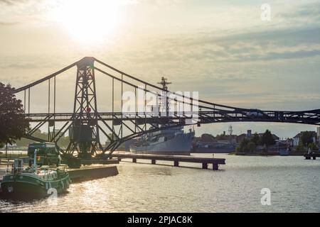 Wilhelmshaven: Kaiser-Wilhelm-Brücke, Hafen Innenhafen, Kriegsschiff Zerstörer Mölders im Deutschen Marinemuseum in der Nordsee, Nieder Stockfoto