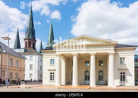 Oldenburg: Haus Schlosswache, Kirche Lambertikirche, Altstadt im Oldenburger Land, Niedersachsen, Niedersachsen, Deutschland Stockfoto