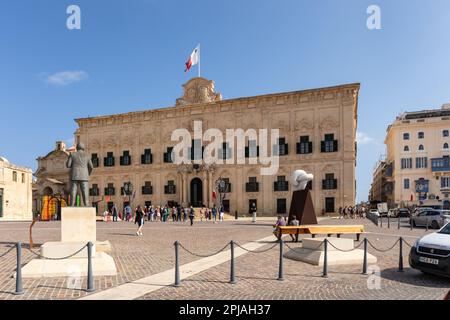 Die Auberge de Castille ein Gebäude aus dem 18. Jahrhundert, das als Büro des Premierministers, Kastilien-Platz, Valletta, Stadt Malta, Europa, dient Stockfoto