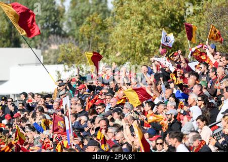 Rom, Italien. 01. April 2023. ALS Roma-Fan während der Italienischen Fußballmeisterschaft Am 01. April 2023 Ein Spiel der Frauen 2022/2023 zwischen AS Roma Women und AC Milan im Stadion Tre Fontane. Kredit: Live Media Publishing Group/Alamy Live News Stockfoto