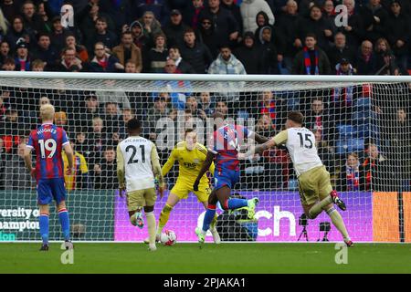 Selhurst Park, Selhurst, London, Großbritannien. 1. April 2023. Premier League Football, Crystal Palace gegen Leicester City; Jean-Philippe Mateta von Crystal Palace trifft in der 90 4. Minute zwischen 2 und 1. Kredit: Action Plus Sports/Alamy Live News Stockfoto