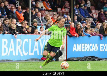 Crawley, Großbritannien. 01. April 2023. Broadfield Stadium, Crawley, Großbritannien, 01. April 2023 Ona Battle (2, Manchester United) während eines WSL-Spiels am 01. April 2023 zwischen Brighton & Hove Albion und Manchester United im Broadfield Stadium, Crawley, Großbritannien (Bettina Weissensteiner/SPP). Kredit: SPP Sport Press Photo. Alamy Live News Stockfoto