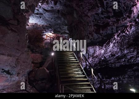 Lavatunnel, Raufarhólshellir, Tunnel mit Eis, Island Stockfoto