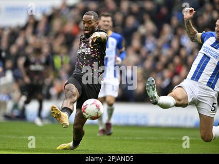 Brighton East Sussex, Großbritannien. 1. April 2023. ZIEL. Ivan Toney (Brentford) erzielt das zweite Tor in Brentford während des Spiels der Brighton V Brentford Premier League im Amex Stadium, Brighton. Kredit: MARTIN DALTON/Alamy Live News Stockfoto