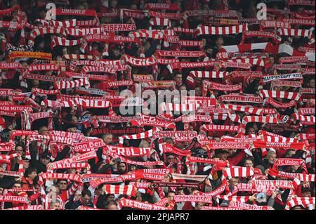 Berlin, Deutschland. 01. April 2023. Berlin, Deutschland. April 1. 2023: Fans feiern während des Spiels Bundesliga - 1. FC Union Berlin gegen VfB Stuttgart - an der Alten Foersterei. Berlin, Deutschland. (Ryan Sleiman /SPP) Guthaben: SPP Sport Press Photo. Alamy Live News Stockfoto