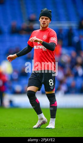 Brighton, Großbritannien. 01. April 2023. Mathias Jensen aus Brentford vor dem Premier League-Spiel zwischen Brighton & Hove Albion und Brentford bei der Amex am 1. 2023. April in Brighton, England. (Foto von Jeff Mood/phcimages.com) Kredit: PHC Images/Alamy Live News Stockfoto