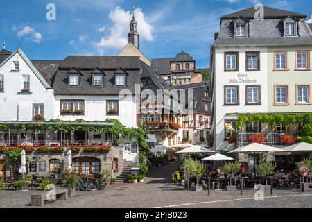 Blick auf Beilstein, ein typisches Dorf in der Moselweinregion. Beilstein, Rheinland-Pfalz, Deutschland, August 2022 Stockfoto