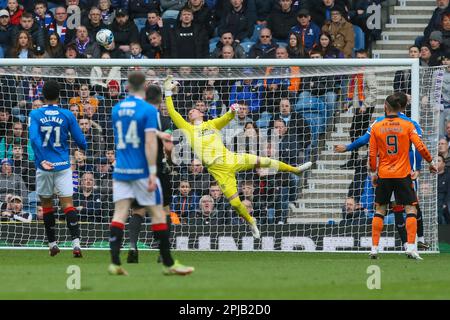 Glasgow, Großbritannien. 1. April 2023. Die Rangers spielten Dundee United im Ibrox Stadium, der Heimat der Rangers, in einem Spiel der schottischen Premiership. Die Rangers gewannen 2:0, wobei Malik Tillman (Nummer 71) beide Tore in 38 Minuten und 55 Minuten erzielte. Es war ein wichtiges Spiel für Allan McGregor, den Rangers Torwart, denn es war das 500. Spiel, das er für den Club gespielt hatte. Kredit: Findlay/Alamy Live News Stockfoto