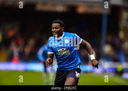 Ephron Mason Clarke (10 Peterborough United) während des Spiels der Sky Bet League 1 zwischen Peterborough und Oxford United in der London Road, Peterborough, am Samstag, den 1. April 2023. (Foto: Kevin Hodgson | MI News) Guthaben: MI News & Sport /Alamy Live News Stockfoto