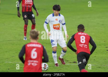 Seraing, Belgien. 01. April 2023. Hyunseok Hong von Gent in Aktion während eines Fußballspiels zwischen RFC Seraing und KAA Gent, Samstag, den 01. April 2023 in Seraing, am 31. Tag der ersten Division der belgischen Meisterschaft „Jupiler Pro League“ 2022-2023. BELGA FOTO BRUNO FAHY Kredit: Belga News Agency/Alamy Live News Stockfoto