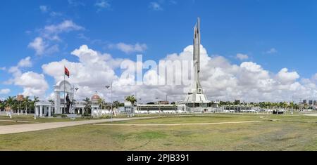 Luanda Angola - 03 24 2023 Uhr: Panoramablick von außen am Denkmal zu Ehren von Doktor António Agostinho Neto, erster Präsident Angolas und Befreier Stockfoto