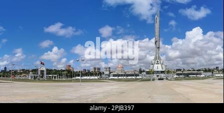 Luanda Angola - 03 24 2023 Uhr: Panoramablick von außen am Denkmal zu Ehren von Doktor António Agostinho Neto, erster Präsident Angolas und Befreier Stockfoto