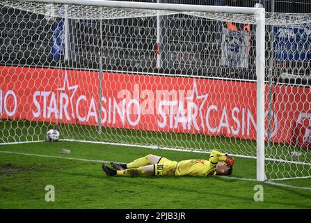 Seraing, Belgien. 01. April 2023. Seraings Torwart Guillaume Dietsch reagiert während eines Fußballspiels zwischen RFC Seraing und KAA Gent am Samstag, den 01. April 2023 in Seraing, am 31. Tag der ersten Division der belgischen Meisterschaft „Jupiler Pro League“ von 2022-2023. BELGA FOTO JOHN THYS Kredit: Belga News Agency/Alamy Live News Stockfoto