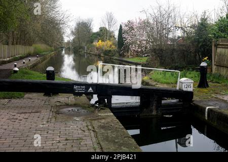 Der Rushall Canal in der Nähe der Five Ways Bridge, West Midlands, England, Großbritannien Stockfoto