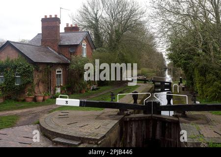 Der Rushall Canal in der Nähe der Five Ways Bridge, West Midlands, England, Großbritannien Stockfoto