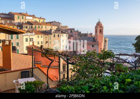 Luftaufnahme von Tellaro, altes und kleines Dorf in der Nähe von Lerici, im Golf von La Spezia (Golfo dei Poeti) Ligurien, Italien, Europa Stockfoto