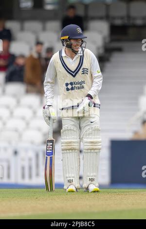 London, Großbritannien. 01. April 2023. Ryan Higgins aus Middlesex lacht, während er im letzten Pre-Season Match gegen Surrey schlägt, während die LV-County Championship in weniger als einer Woche beginnt. Das Spiel war ein Aufwärmspiel und wurde am Ende des Spiels als Unentschieden eingestuft. Kredit: SOPA Images Limited/Alamy Live News Stockfoto