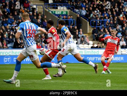 Huddersfield, Großbritannien. 1. April 2023. Marcus Forss von Middlesbrough erzielt das Eröffnungstor des Spiels während des Sky Bet Championship-Spiels im John Smith's Stadium, Huddersfield. Der Bildausdruck sollte lauten: Gary Oakley/Sportimage Credit: Sportimage/Alamy Live News Stockfoto