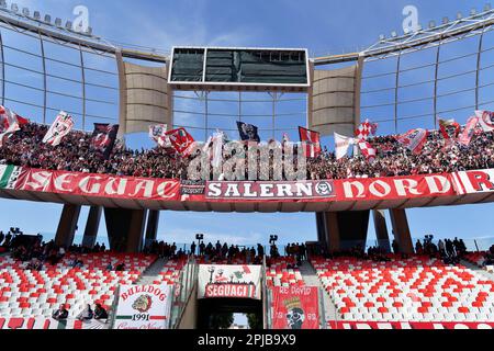 Bari, Italien. 01. April 2023. Stadion San Nicola, Bari, Italien, 01. April 2023, Fans von SSC Bari während der SSC Bari vs. Benevento Calcio - italienischer Fußball Serie B Spiel Credit: Live Media Publishing Group/Alamy Live News Stockfoto