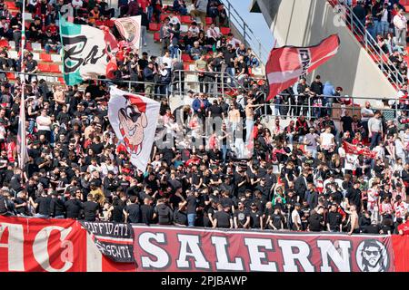 Bari, Italien. 01. April 2023. Stadion San Nicola, Bari, Italien, 01. April 2023, Fans von SSC Bari während der SSC Bari vs. Benevento Calcio - italienischer Fußball Serie B Spiel Credit: Live Media Publishing Group/Alamy Live News Stockfoto