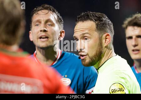Nijmegen, Niederlande. 01. April 2023. NIJMEGEN, NIEDERLANDE - APRIL 1: Schiedsrichter Edwin de Graaf während des niederländischen Eredivisie-Spiels zwischen NEC Nijmegen und PSV im Stadion de Goffert am 1. April 2023 in Nijmegen, Niederlande (Foto von Broer van den Boom/Orange Pictures). Kredit: Orange Pics BV/Alamy Live News Stockfoto