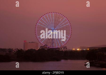 Riesenrad Sonnenrad bei Nacht, Danang, Da Nang, Central Vietnam, Vietnam Stockfoto