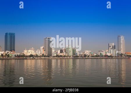 Blick über den Fluss Han zum Stadtzentrum von Da Nang, Danang, Zentrum von Vietnam, Vietnam Stockfoto