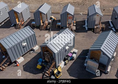 Denver, Colorado, winzige Häuser, erbaut vom Colorado Village Collaborative für Obdachlose. Das beliebte Gemeindedorf soll sein Stockfoto