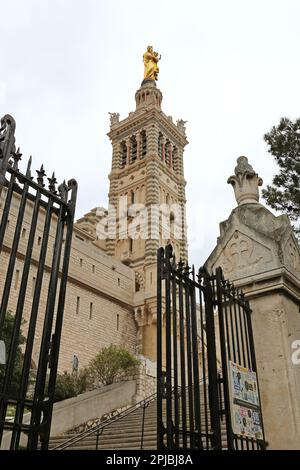 Basilika Notre-Dame de la Garde (informell „La Bonne Mère“), Marseille, Bouches-du-Rhone, Provence, Frankreich, Mittelmeer, Europa Stockfoto