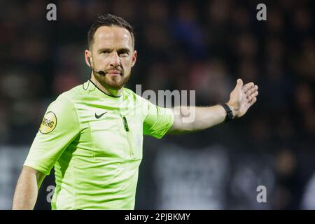Nijmegen, Niederlande. 01. April 2023. NIJMEGEN, NIEDERLANDE - APRIL 1: Schiedsrichter Edwin de Graaf während des niederländischen Eredivisie-Spiels zwischen NEC Nijmegen und PSV im Stadion de Goffert am 1. April 2023 in Nijmegen, Niederlande (Foto von Broer van den Boom/Orange Pictures). Kredit: Orange Pics BV/Alamy Live News Stockfoto