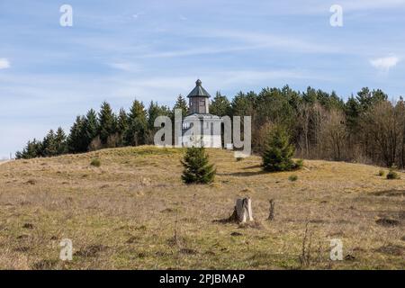 Blick auf den Sternenberg-Turm im Winter auf dem ehemaligen Schwäbischen Alb-Militärtrainingslager Stockfoto